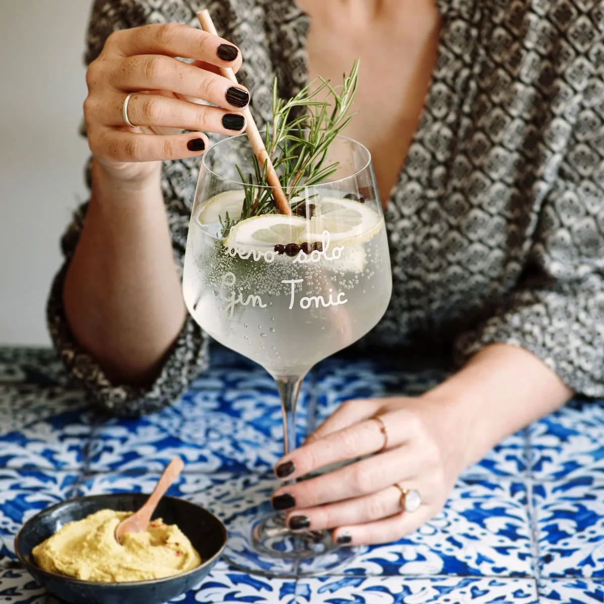 Set 2 Calici Cocktail "Bevo solo Gin Tonic" - immagine 3